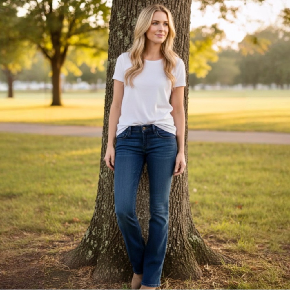 Hudson Signature Low Rise Boot Cut Jeans - Picture 2 of 16